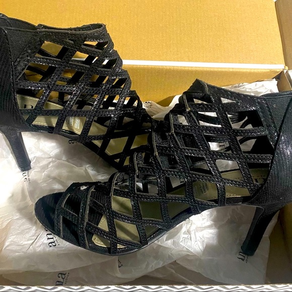 a.n.a Shoes - NWB Beautiful black heels